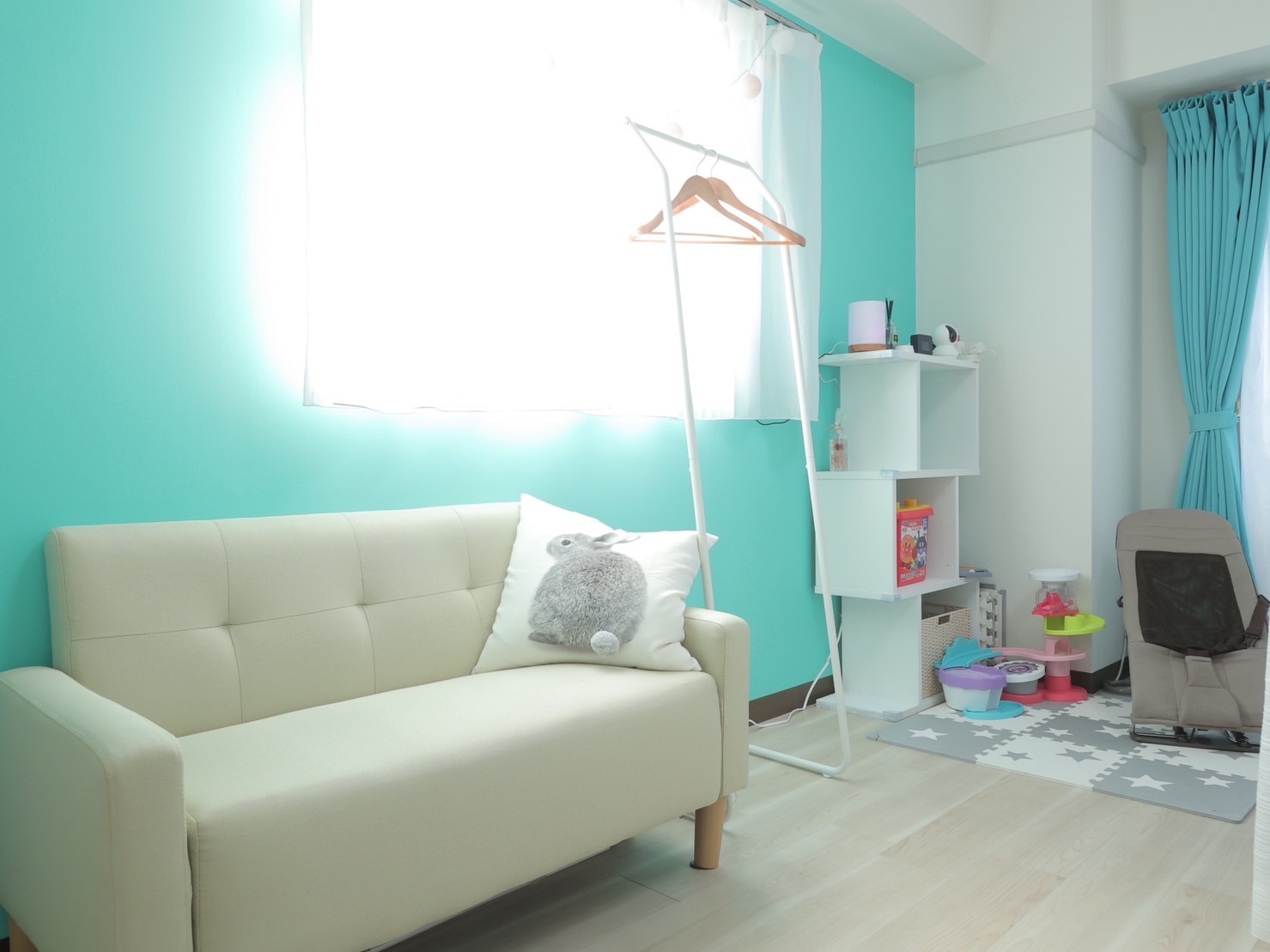 ホワイトニングショップ広島店の待合スペースとキッズスペース